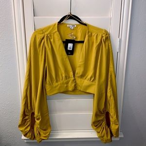 Button crop top never worn!!